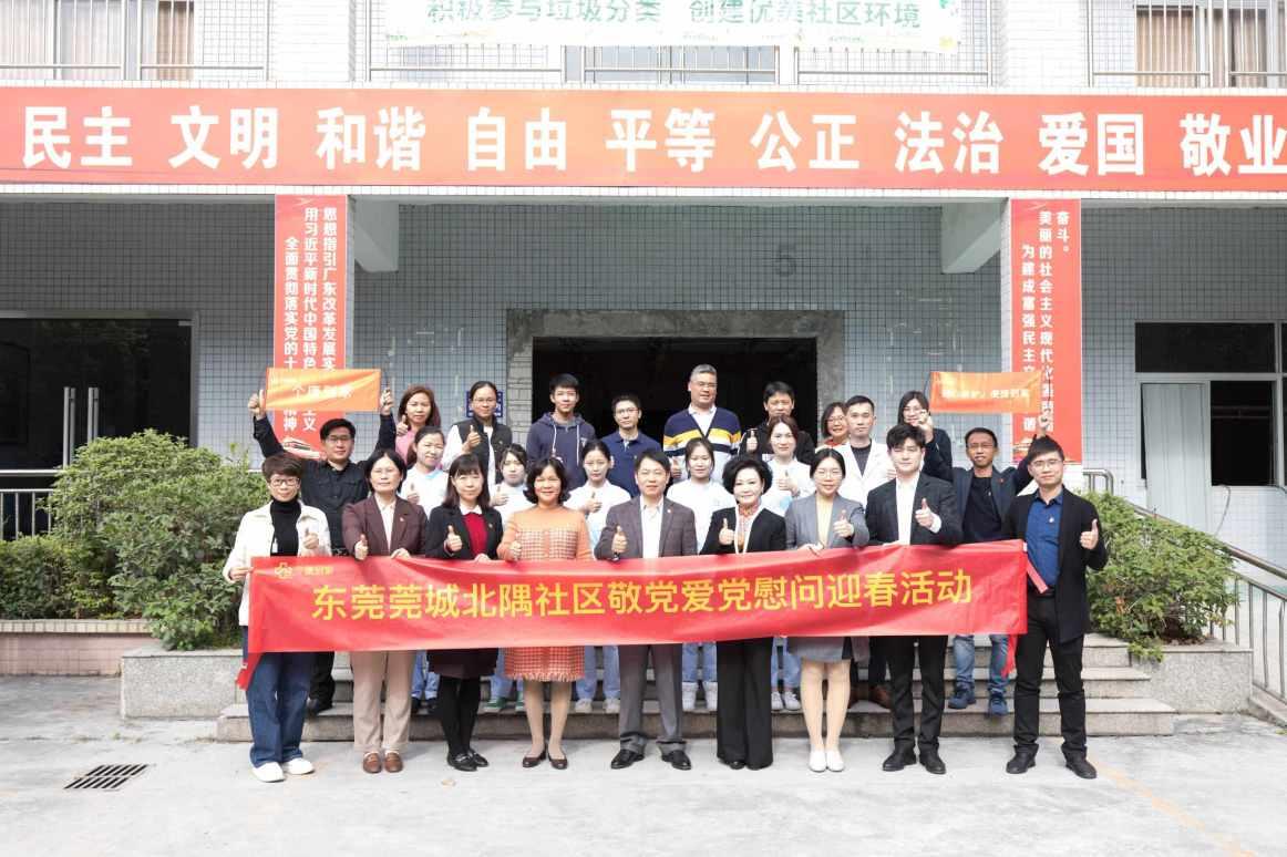 中信银行长沙分行联合湖南省金融工会开展“万福迎春”写春联、送祝福活动